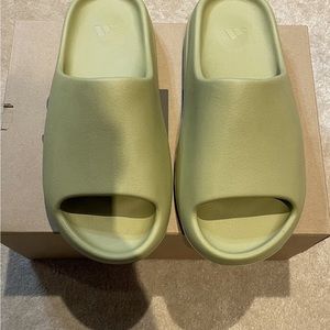 Yeezy slides. Size 11 in Resin.